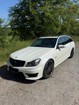 Mercedes-Benz C 63 AMG C 63 T AMG 7-G Speedshift Designopaket - Mercedes-Benz C 63 AMG aus 2013