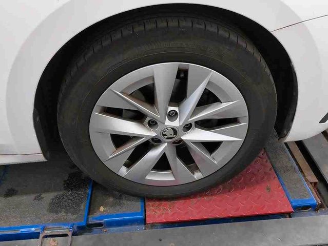 Octavia Combi 2.0 TDI Style AHK NAVI HEAD UP