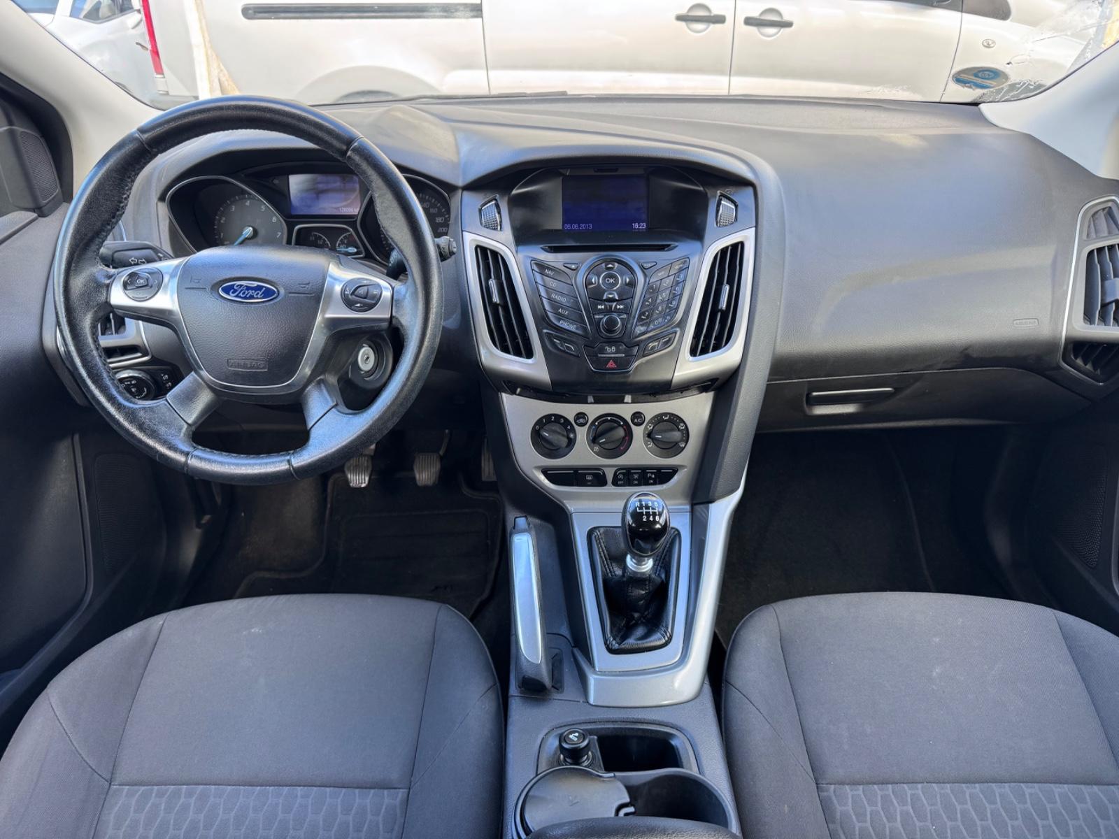 Ford Focus 2013 — photo 9