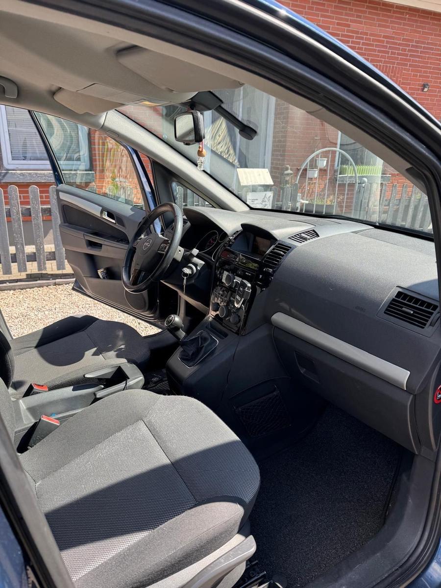 Opel Zafira 2011 — photo 5