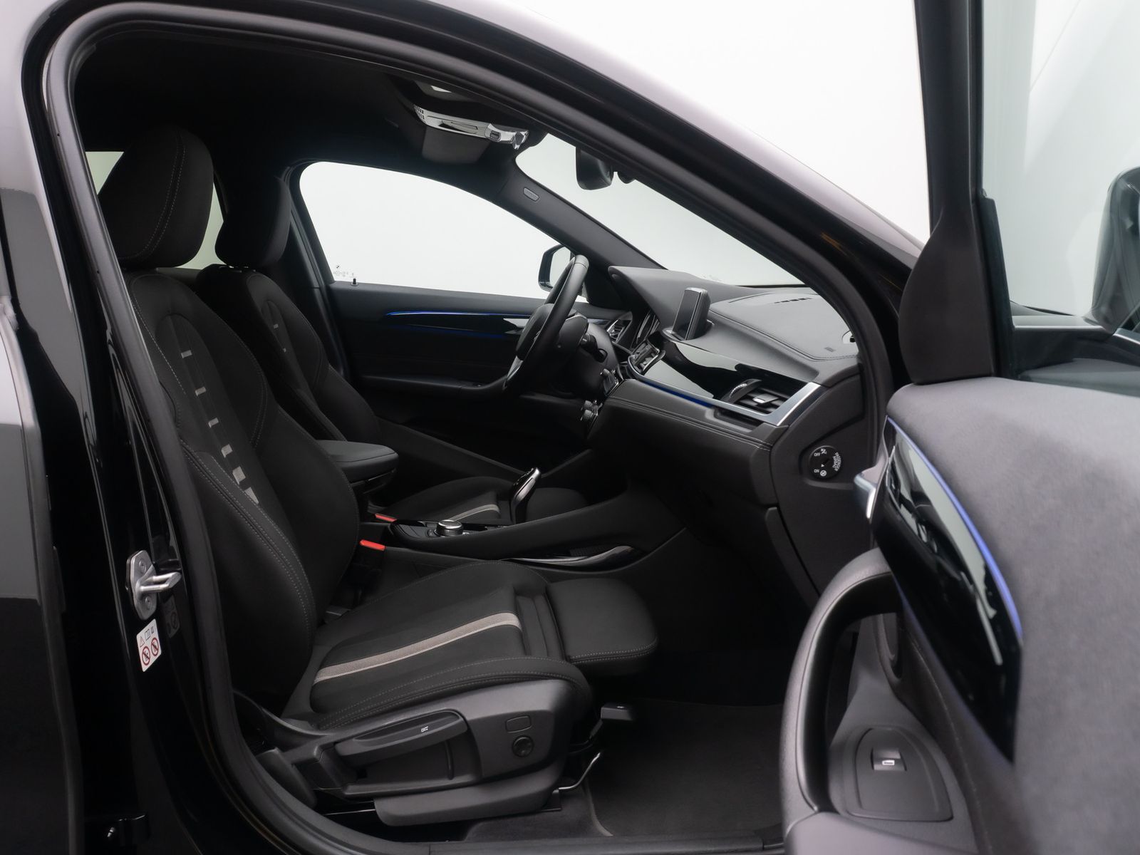 Fahrzeugabbildung BMW X2 sD18d DAB Kamera DAB Sportsitz ParkAss 18Zoll