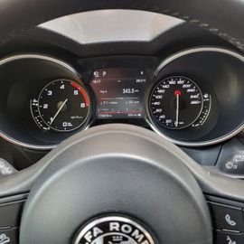 Alfa-Romeo Stelvio - 3