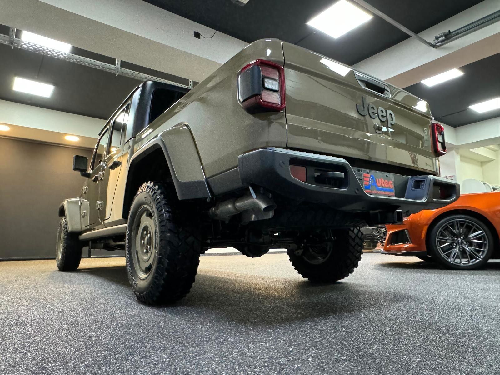 Fahrzeugabbildung Jeep GLADIATOR WILLYS '41 ED. 3.6L-V6 HARDTOP-SOFTTOP
