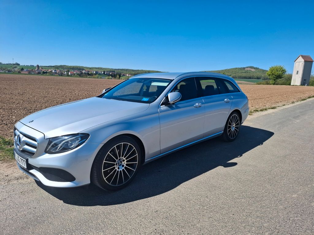 Image of Mercedes-Benz E 220