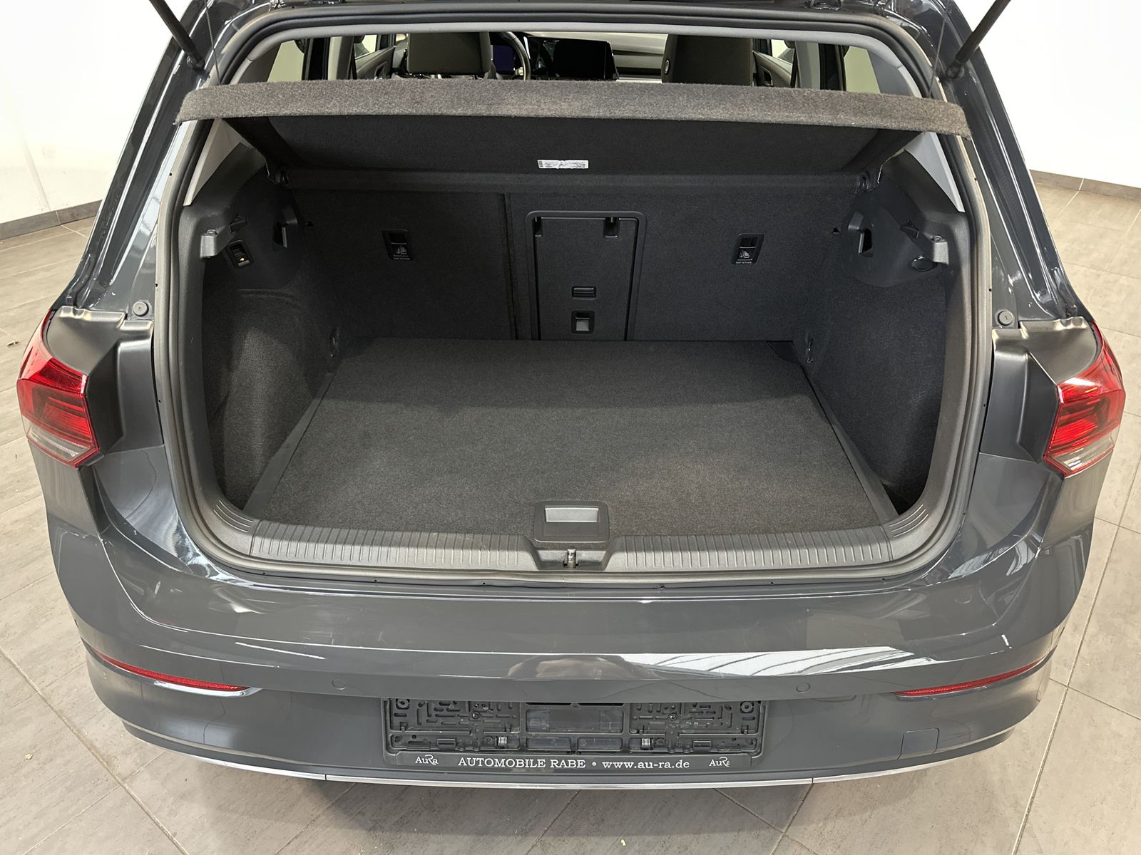 Fahrzeugabbildung Volkswagen Golf 1.5 TSI Style NAV+LED+AHK+ACC+VCOCK+MASSAGE