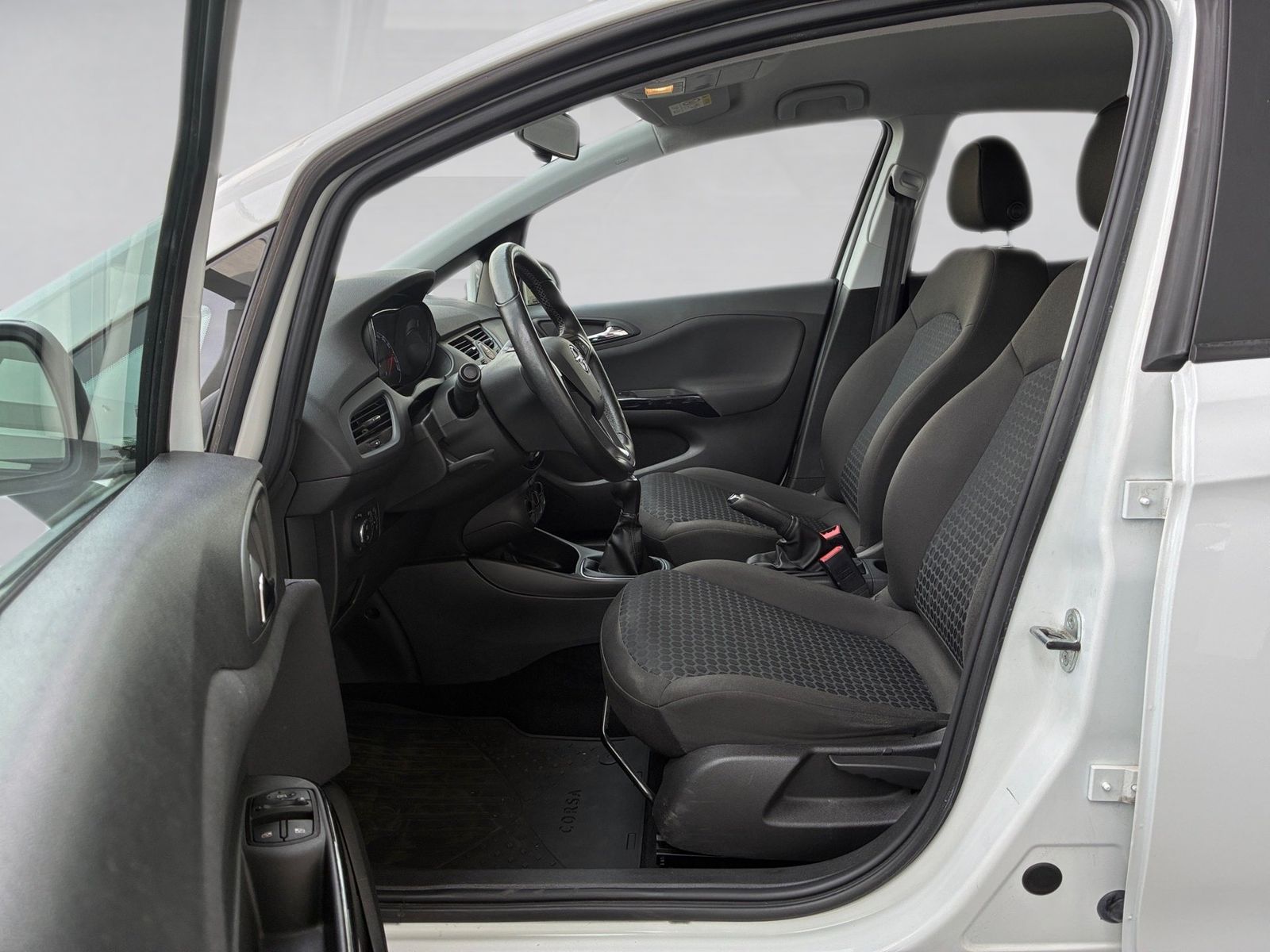 Fahrzeugabbildung Opel Corsa E 1.4 Edition PDC,SHZ,Winterp.