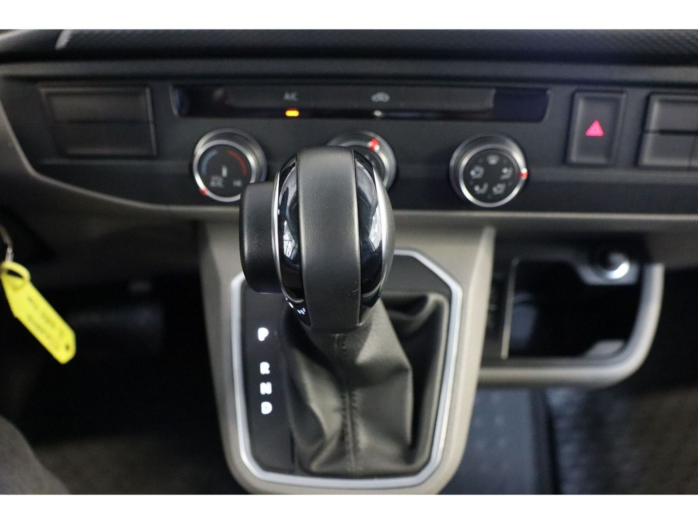 Fahrzeugabbildung Volkswagen VW T6.1 ABT e-Kasten LR DSG DAB Klima PDC 3-Sit