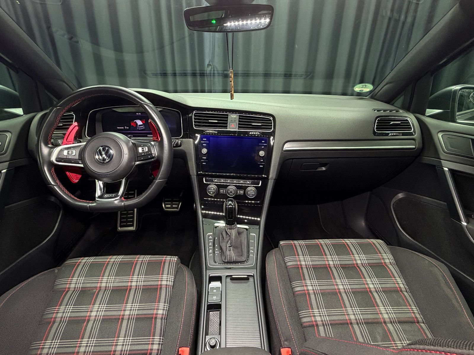 Fahrzeugabbildung Volkswagen Golf VII GTI Performance |APR|DSG|LED|MAXTON