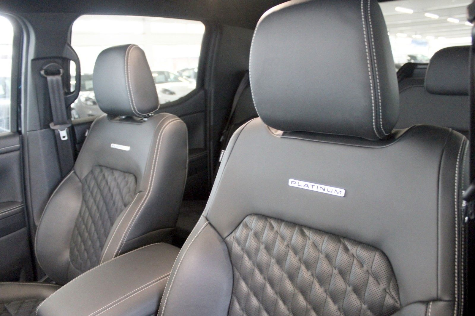 Fahrzeugabbildung Ford Ranger Platinum Automatik LEDER AHK ROLLO STDH