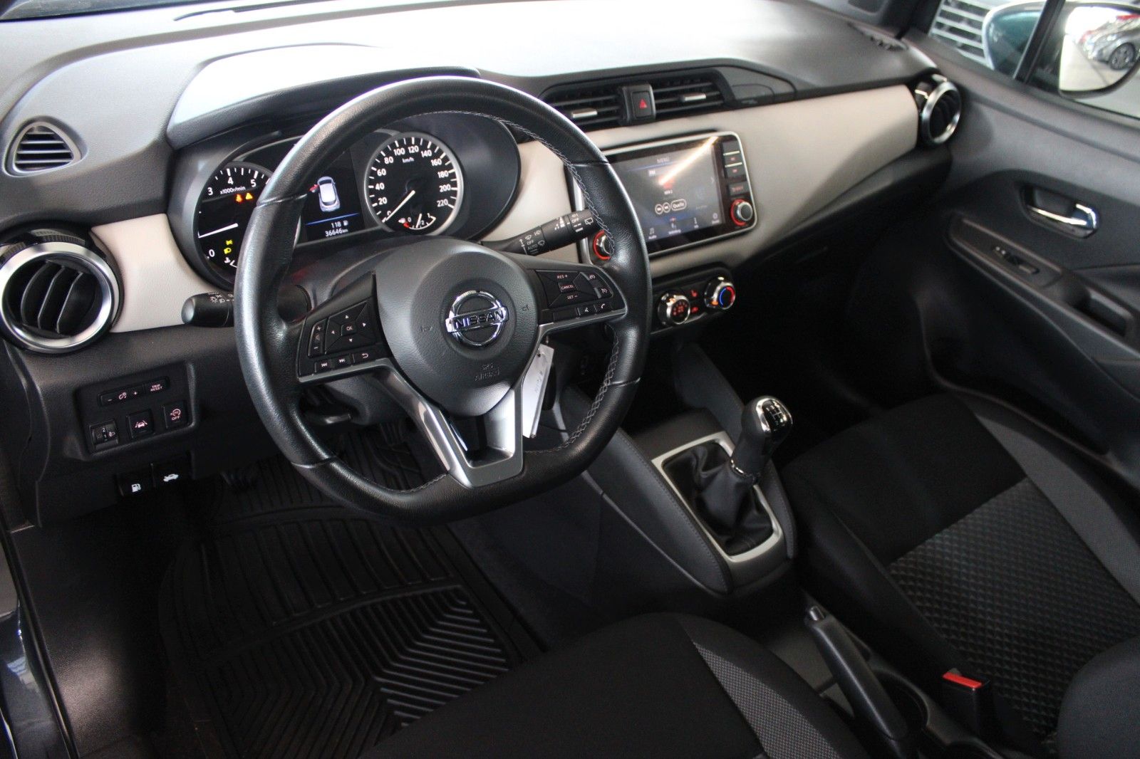 Fahrzeugabbildung Nissan Micra 1.0 5-trg KLIMA SHZ DAB Allwetter uvm.