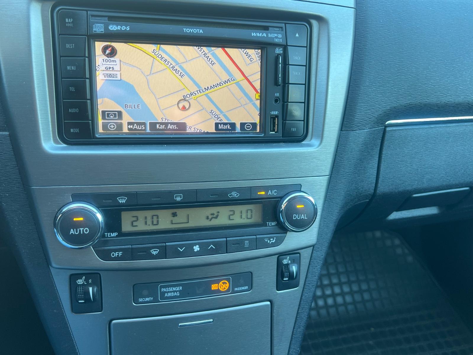 Toyota Avensis 2011 — photo 14