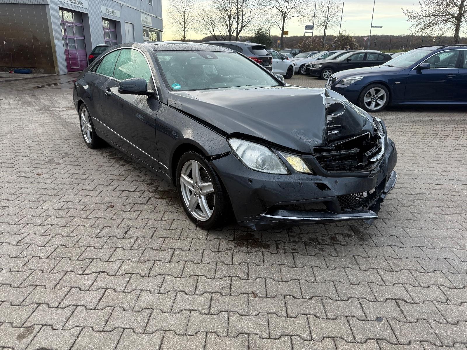 Mercedes-Benz E 220 CDI Coupe BlueEfficiency