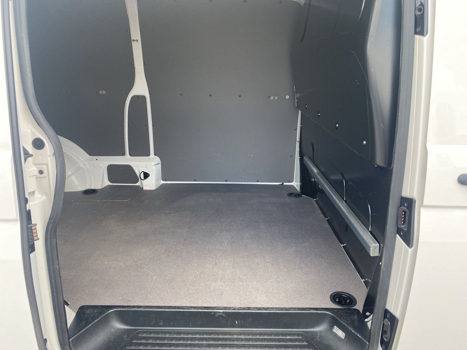 Fahrzeugabbildung Volkswagen T6 Transporter 2.0 TDI T6.1 lang Klima Navi ACC