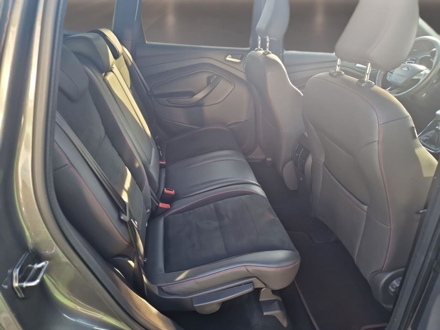Fahrzeugabbildung Ford Kuga ST-Line, AHK, Xenon,Navi,Winterpaket
