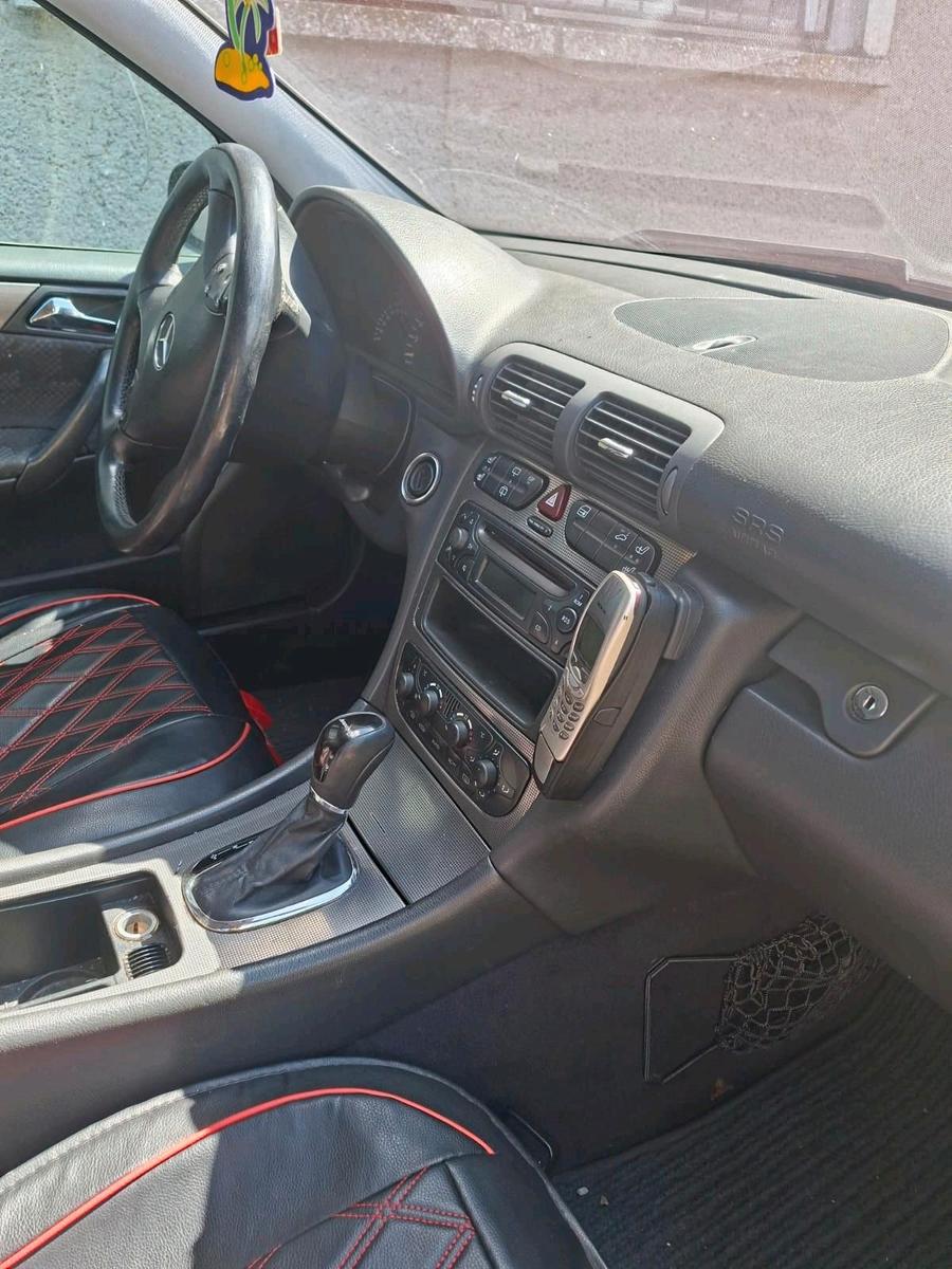 Mercedes-Benz C180 2004 — photo 13
