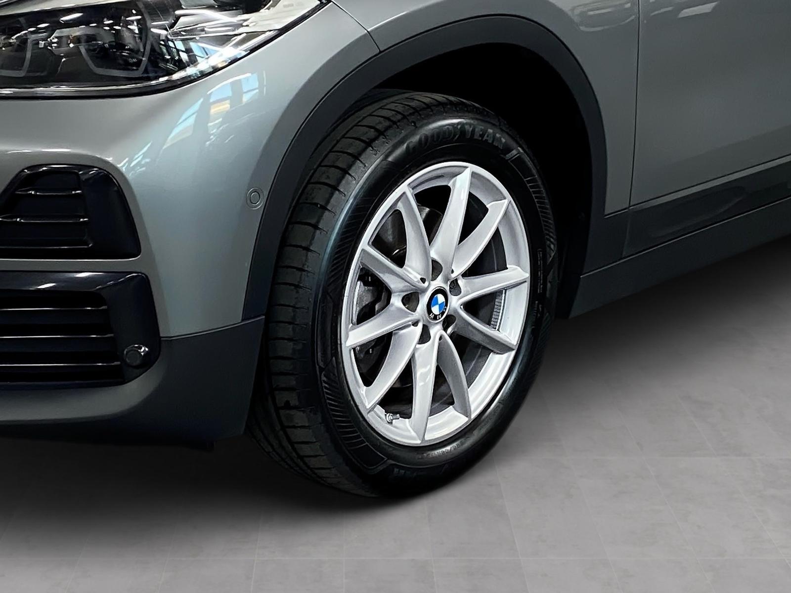 BMW X2 sDrive18d Navi Kamera Pano.Dach Driv.Assist, миниатюра 6