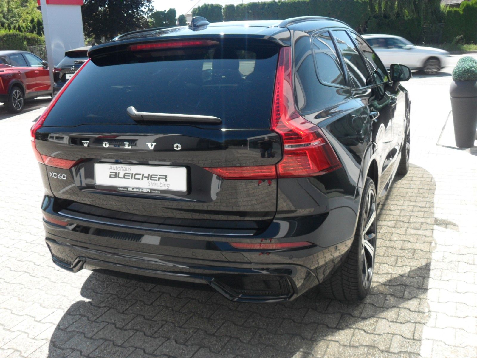 Fahrzeugabbildung Volvo XC 60 T8 R- Design Plug-In Hybrid AWD | Head Up