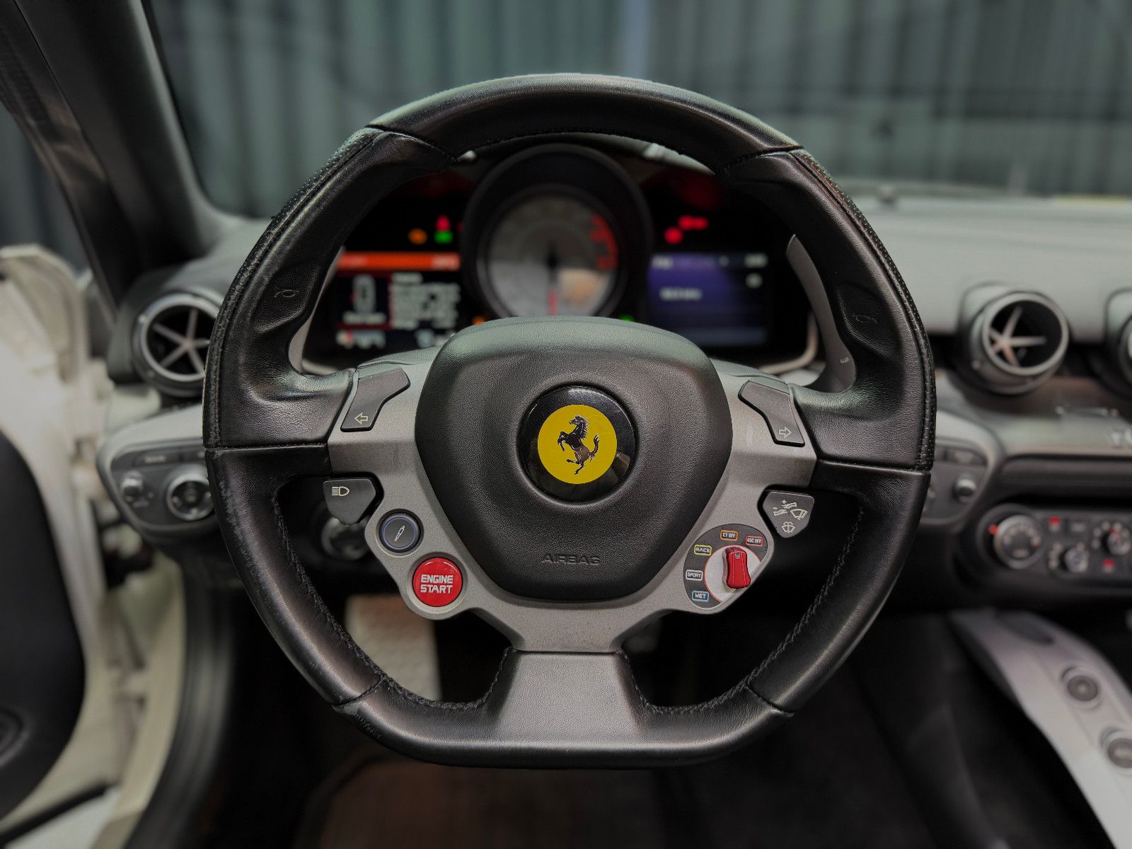 Fahrzeugabbildung Ferrari F12 Berlinetta|RACING-SEATS|NOVITEC-UMBAU|LIFT