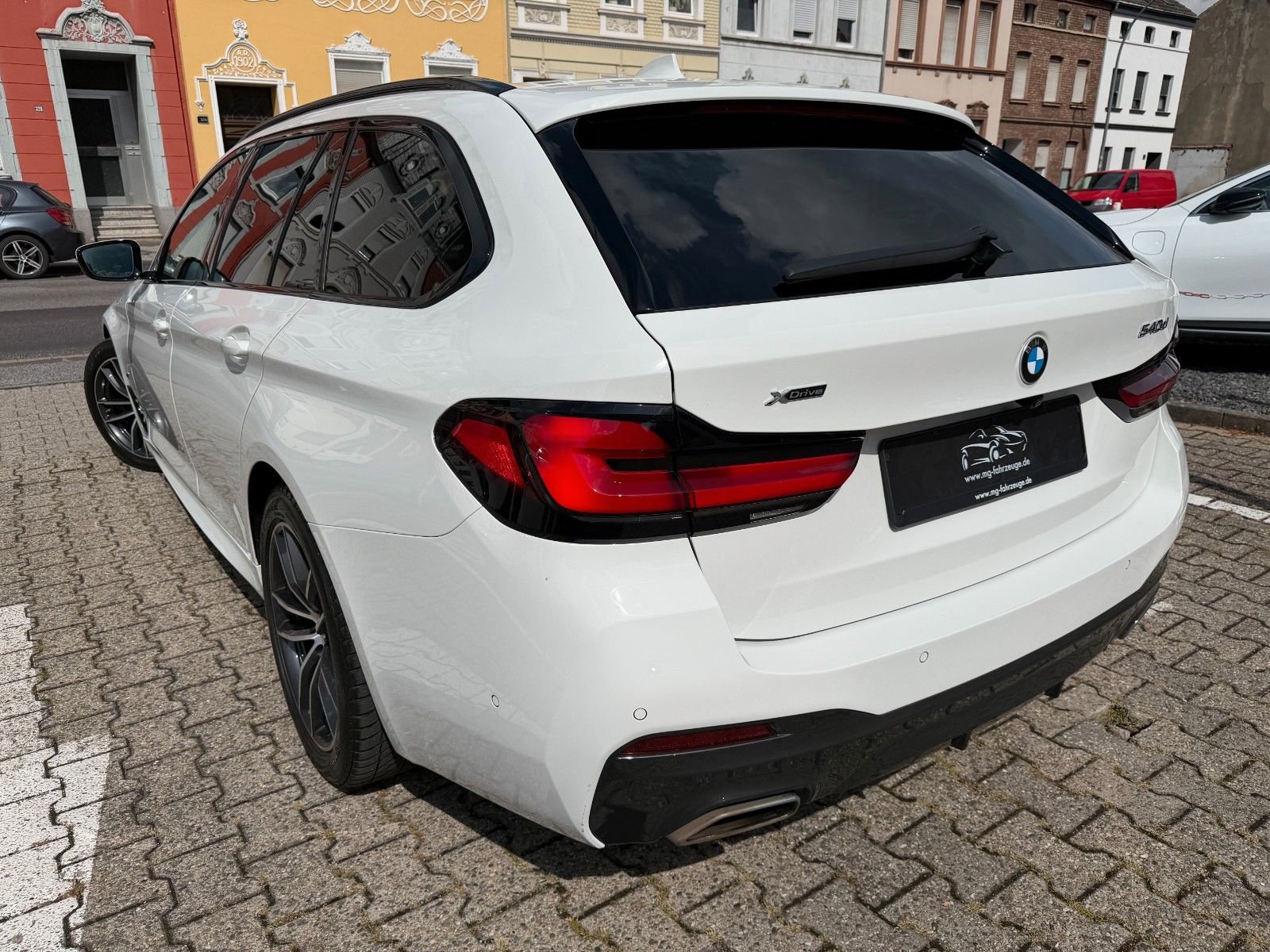 Fahrzeugabbildung BMW 540d Touring xDrive M Sport AHK PANO HUD LEDER