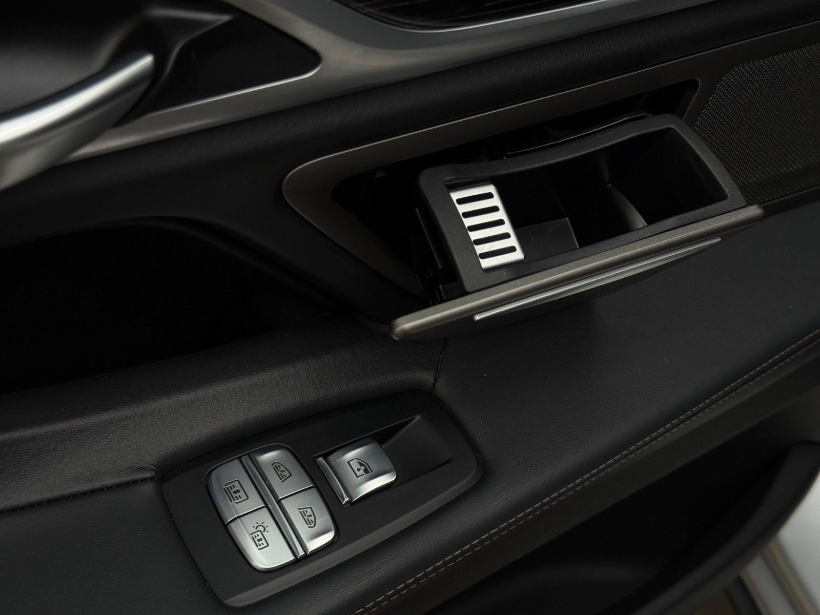 Fahrzeugabbildung BMW 750Li xDrive *M-Sport*H&K*Skylounge*HUD*Masssage