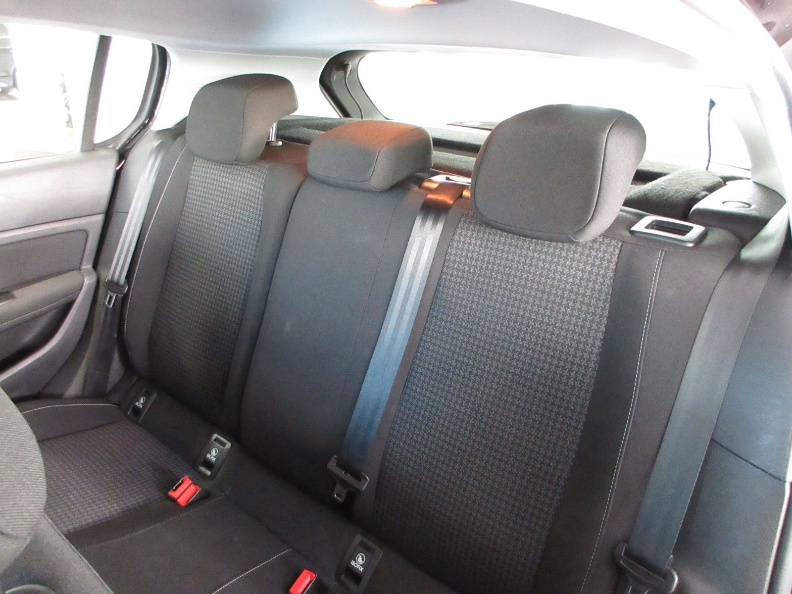 Fahrzeugabbildung Peugeot 308 Active Pack 1.2T LED/NAVI/PDC/TEMPOMAT