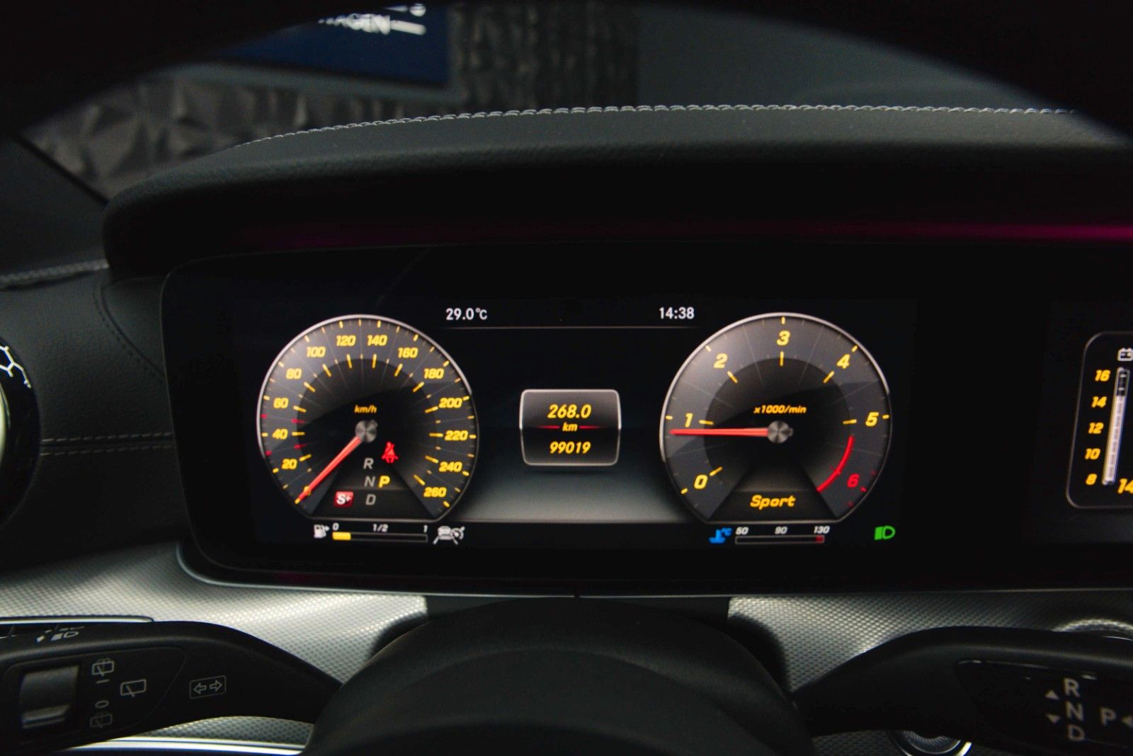 Fahrzeugabbildung Mercedes-Benz E 400d T 4Matic AMG Night-Paket ACC Widescreen