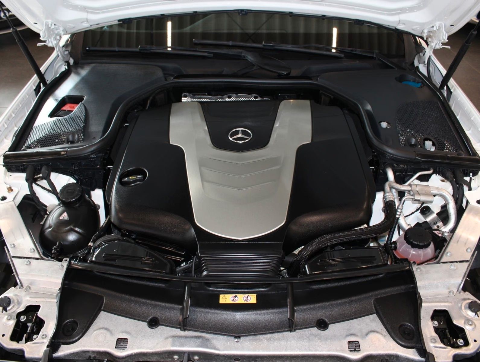 Fahrzeugabbildung Mercedes-Benz E 350 d T Avantgarde 9G 360°+LED+2.Hand