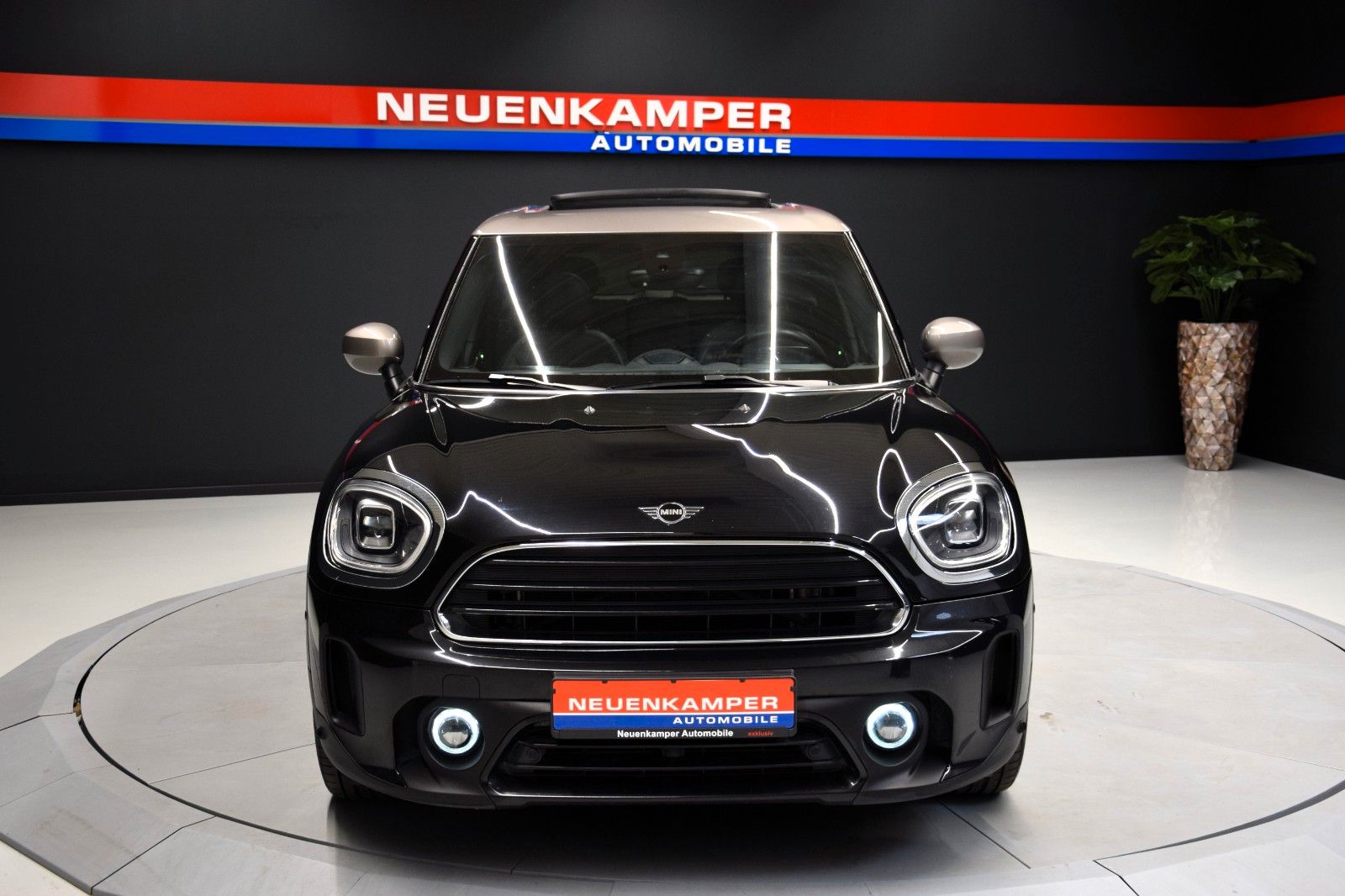 Fahrzeugabbildung MINI Cooper Countryman Pano Premium Plus HuD ACC Memo