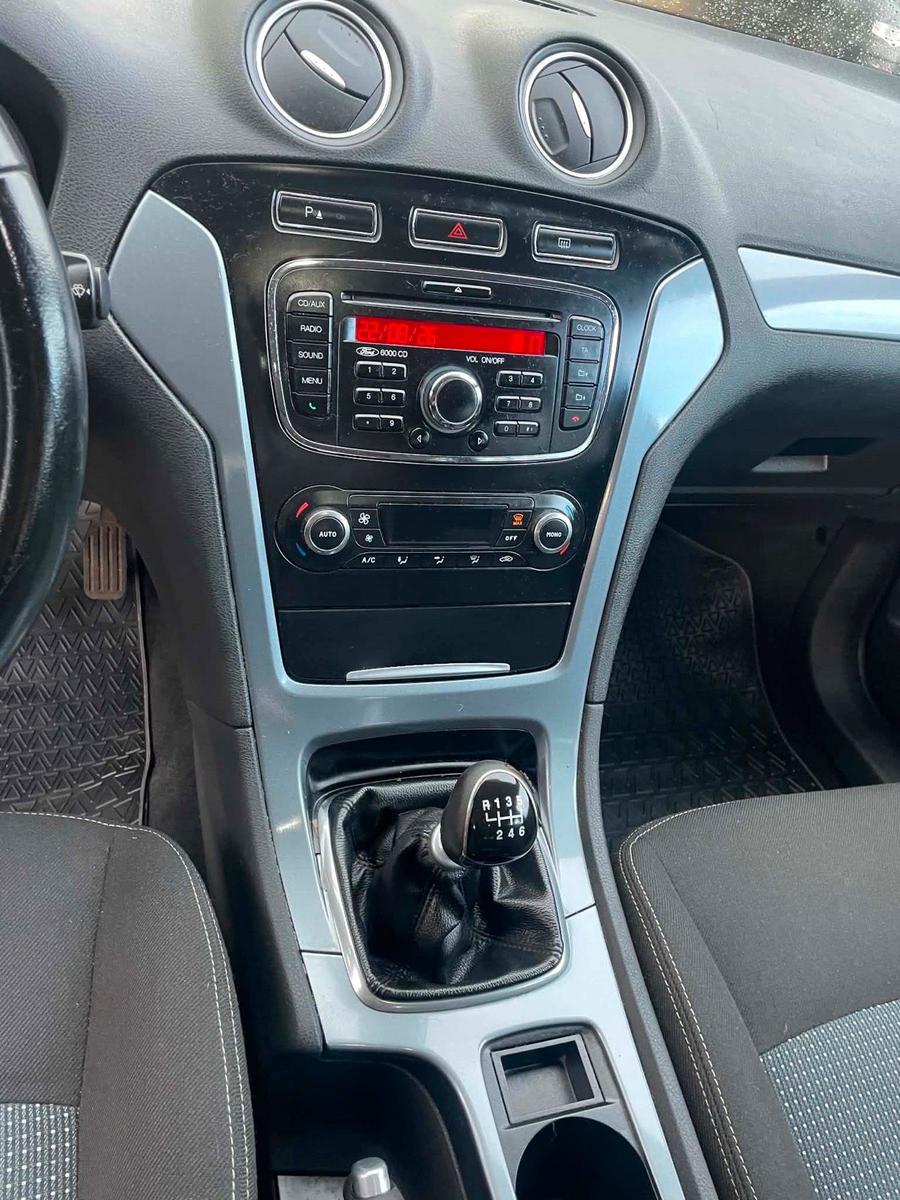 Ford Mondeo 2010 — photo 7