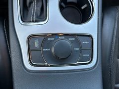 Fahrzeugabbildung Jeep Grand Cherokee 6.4 SRT Autom Pano Navi ACC dt.Fz