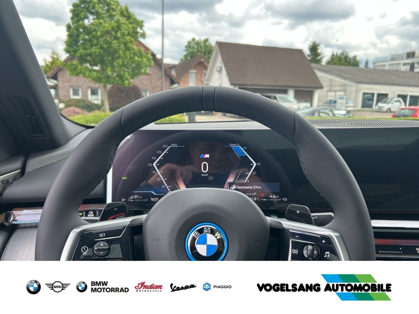 Fahrzeugabbildung BMW 550 e xDrive M Sport Park-Assistent Sportpaket H