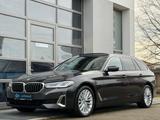 BMW 520d xD LUXURY*PANO*LASER*HARMAN*HUD*KAM*KEY*18' - BMW 520 in Solingen