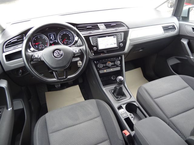 Fahrzeugabbildung Volkswagen Touran Comfortline/7-Sitz/150PS/AHK/Navi/