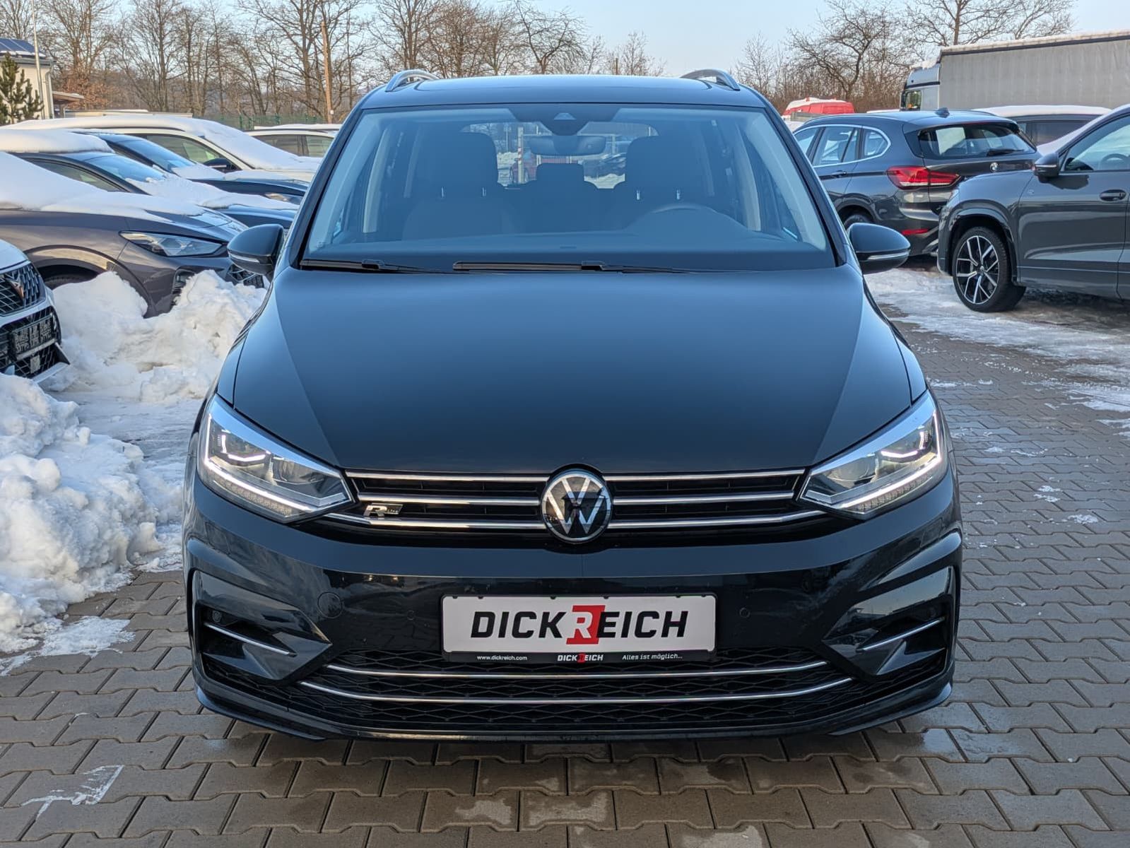 Fahrzeugabbildung Volkswagen Touran 2.0 DSG R-Line High. Pano 7-Si IQ.Dri AHK