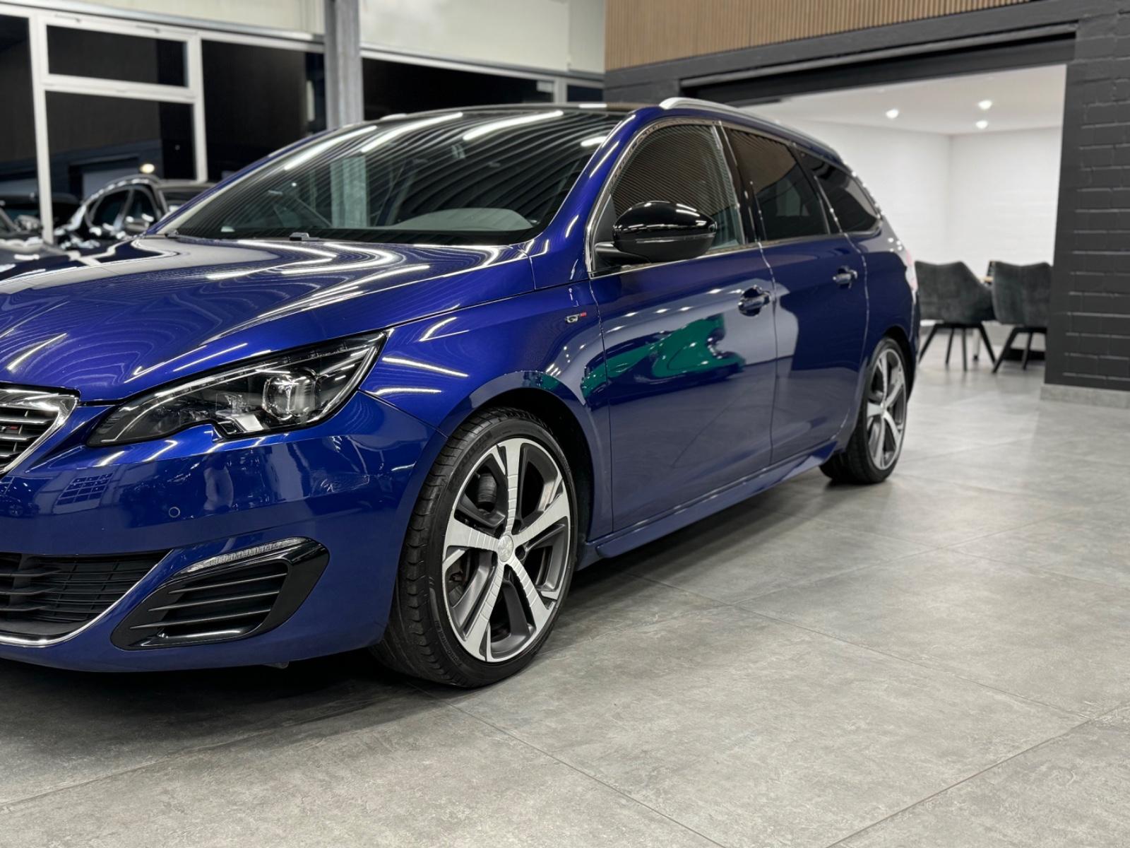 Peugeot 308 SW GT Navi SHZ Massage Pano LED AHK