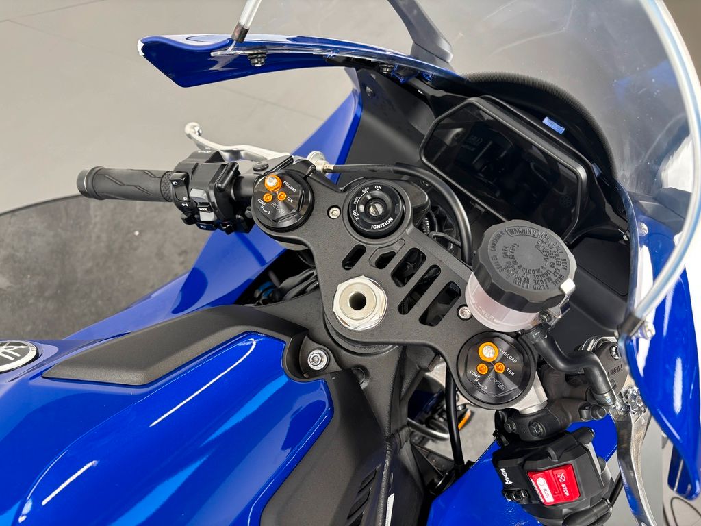 Fahrzeugabbildung Yamaha YZF-R1 *NEUWERTIG *WINGLETS *UNFALLFREI