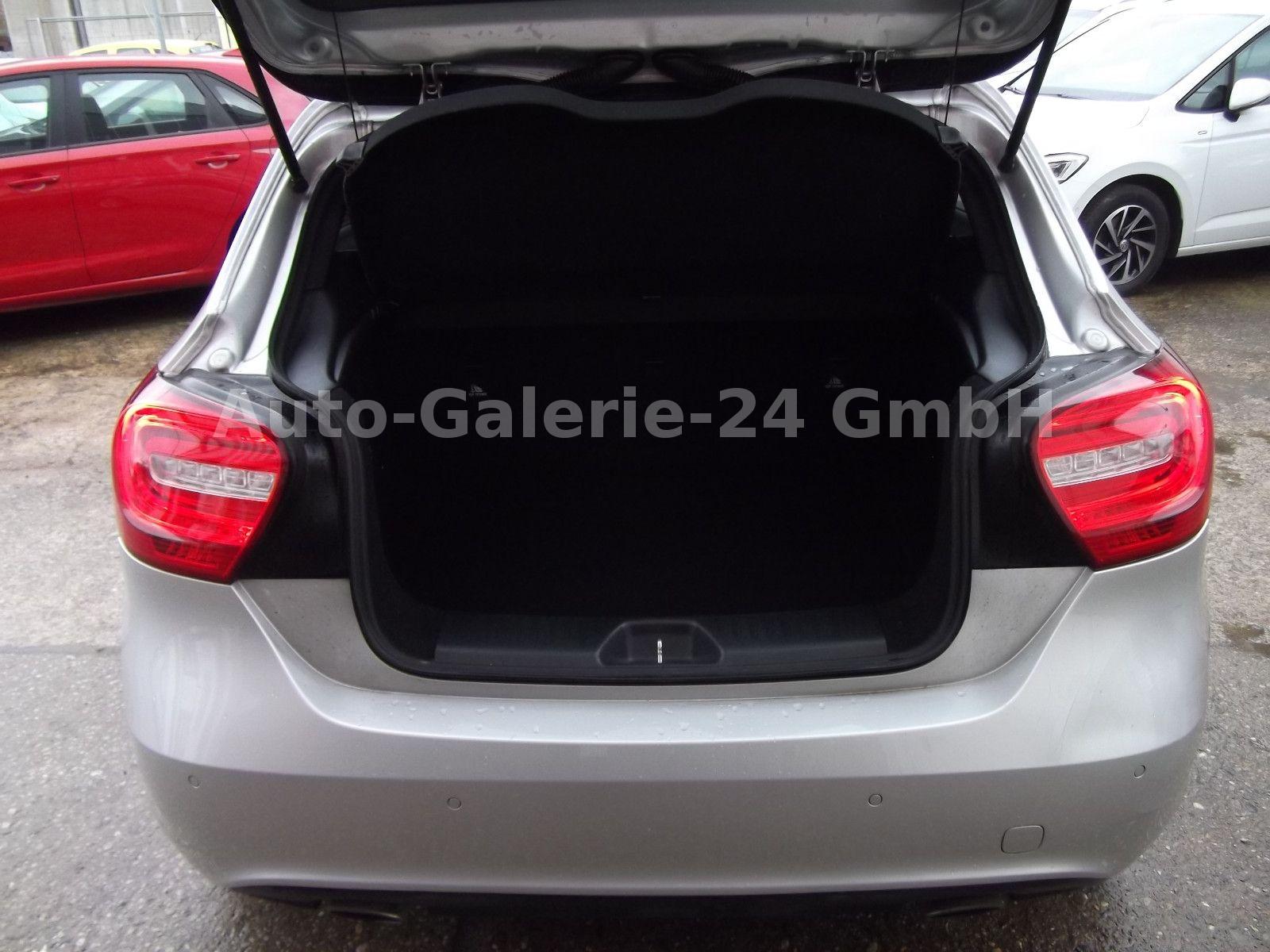 Mercedes-Benz A -Klasse 250 4Matic Autom, Navi, Teilleder