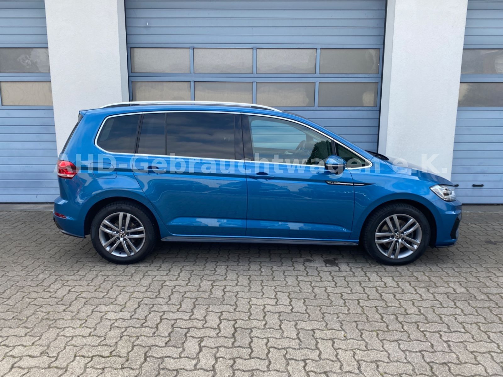 Fahrzeugabbildung Volkswagen Touran 1.5 TSI Highline R-Line LED AHK 7-Sitzer