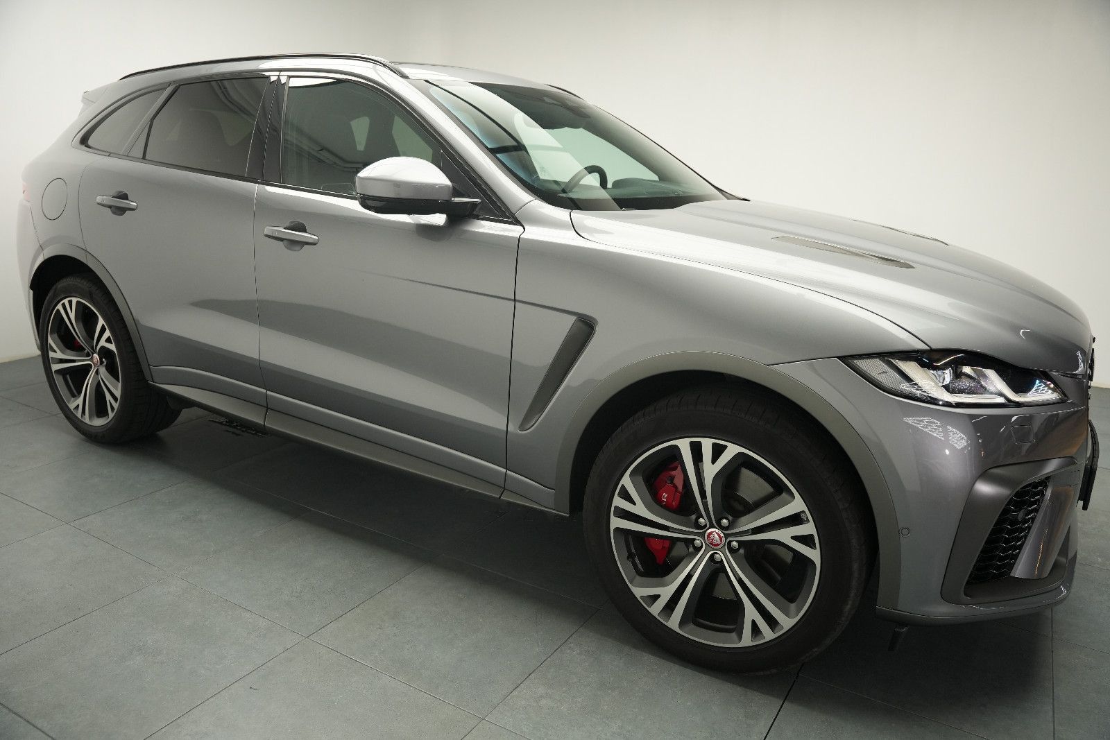 Fahrzeugabbildung Jaguar F-Pace F-PACE SVR /PANO/MERIDIAN/HUD/360°KAM/MEM