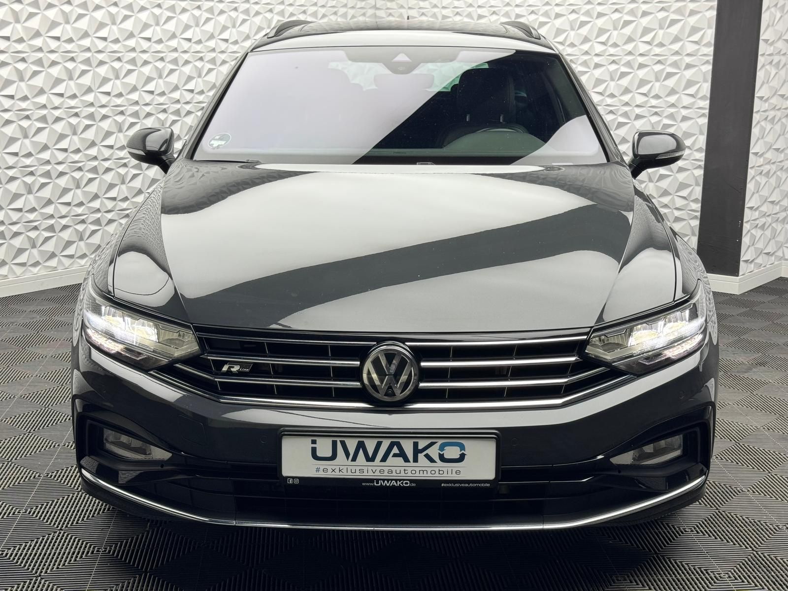 Fahrzeugabbildung Volkswagen PASSAT 2.0 TDI R-LINE/4MOTION/AHK/PANO/360°/ACC