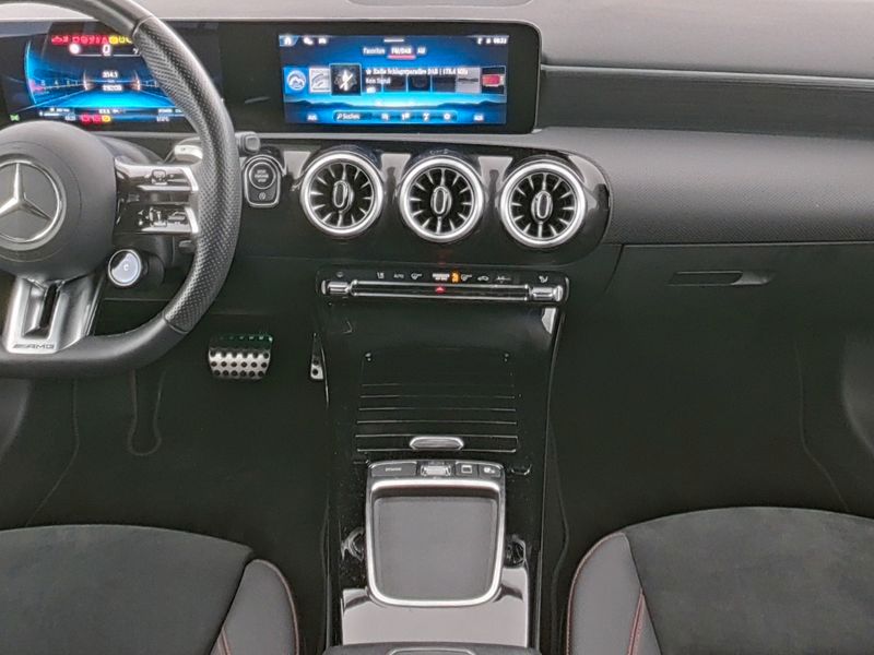 Fahrzeugabbildung Mercedes-Benz AMG A 35 4M NIGHT+AHK+PANO+MULTIBEAM+19''+AMBIEN