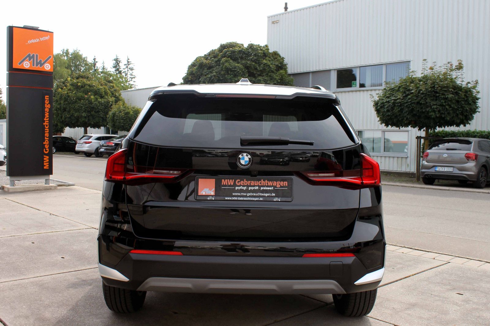 Fahrzeugabbildung BMW X1 sDrive 18i Steptr. ACC KAM PDC LED NAV AHK