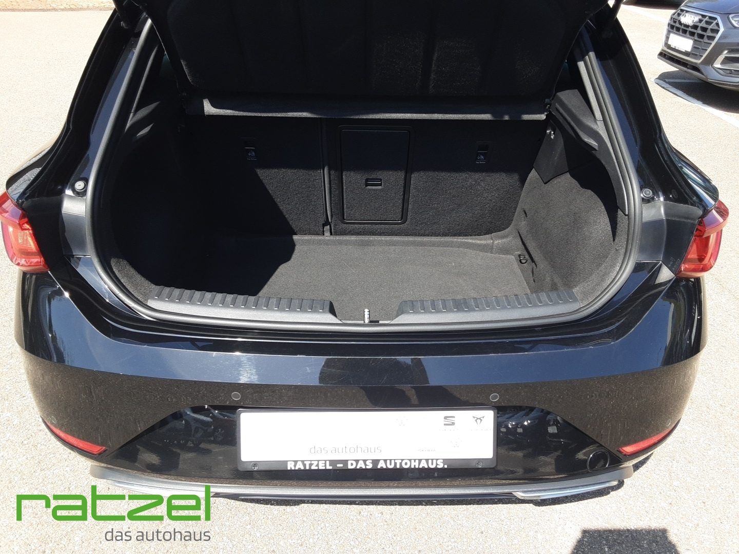 Fahrzeugabbildung SEAT Leon 1.5e TSI FR LED ACC elektr. AHK Navi dig. C