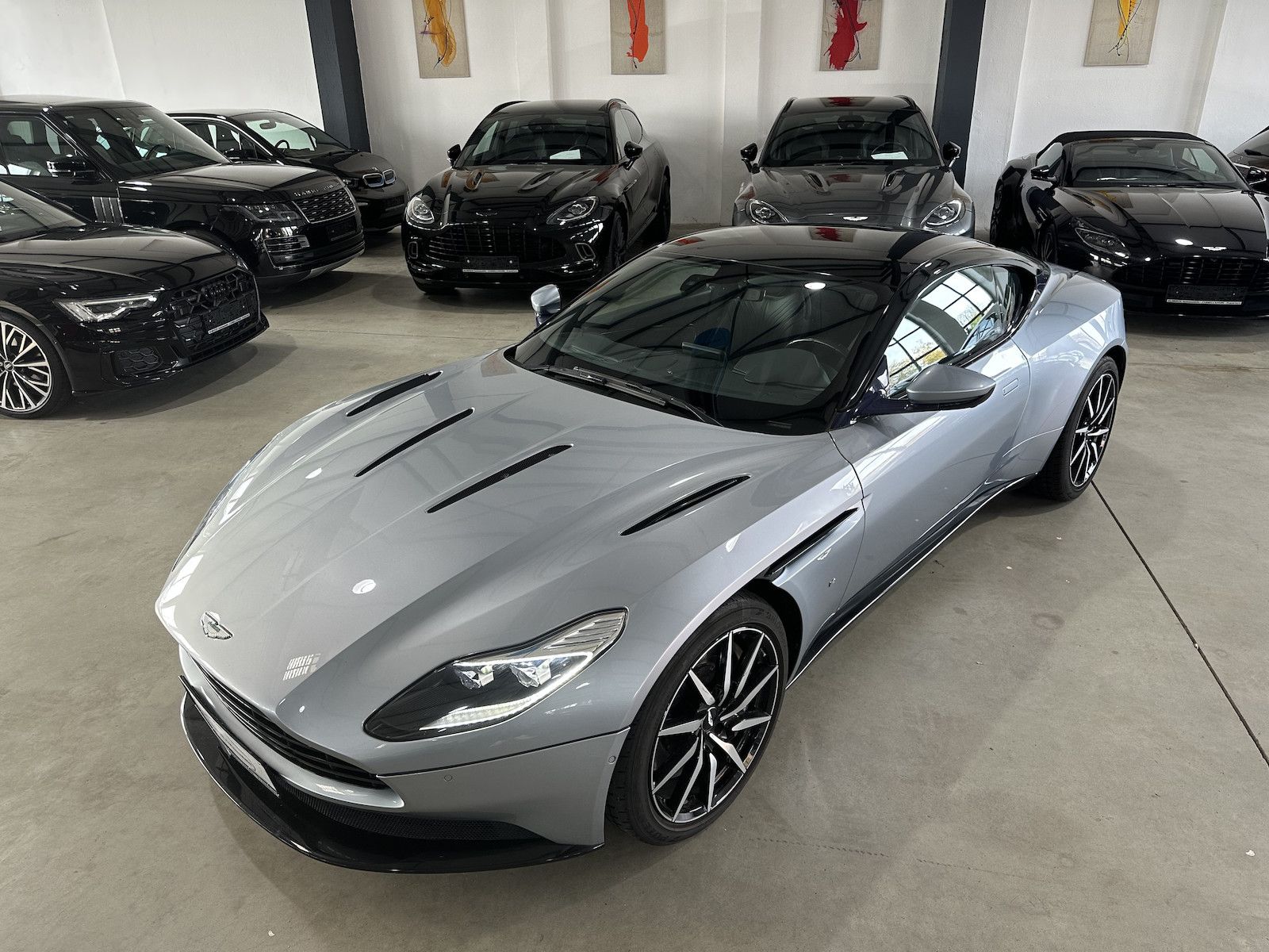 Fahrzeugabbildung Aston Martin DB11 V 12 AML Special Colour/Black-Tech-Pack/