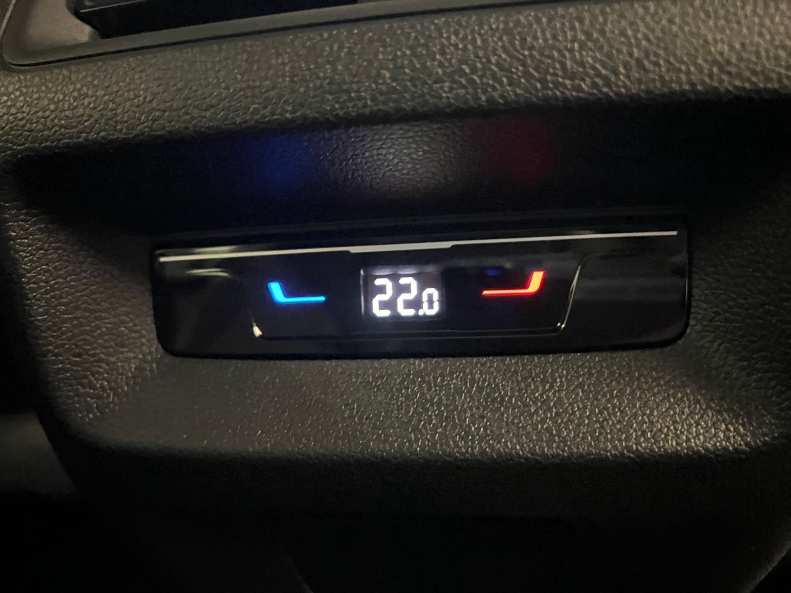 Fahrzeugabbildung Volkswagen Tiguan Life 2.0 TDI DSG *AHK, LED, Kamera, 18''-