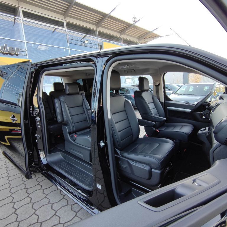 Fahrzeugabbildung Opel Zafira Life Tourer L 2.0D Aut.+Leder+Standh+Kame