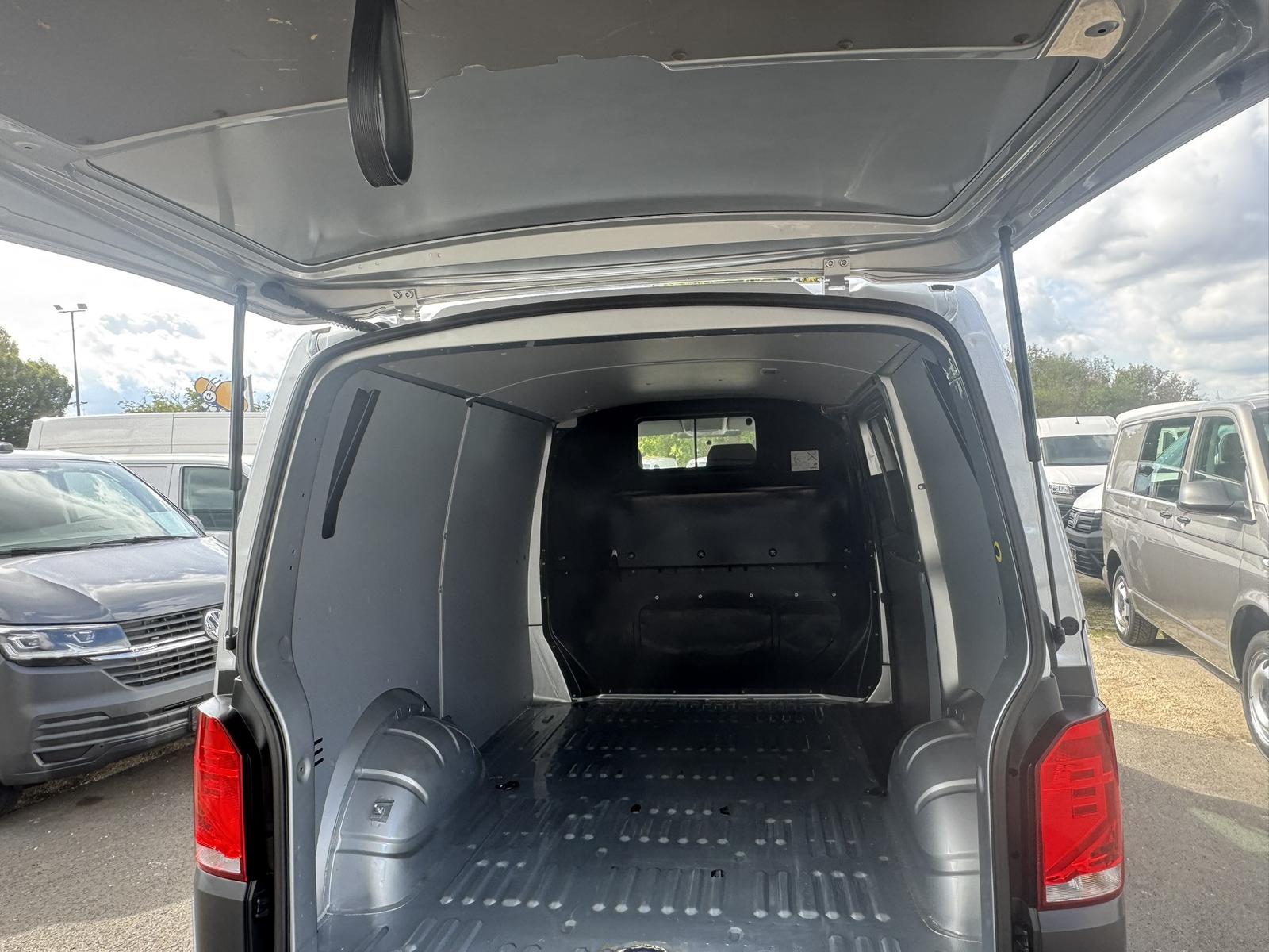 Volkswagen T6 Transporter 6.1 Kasten TDI DSG AHK*NAVI*MFL