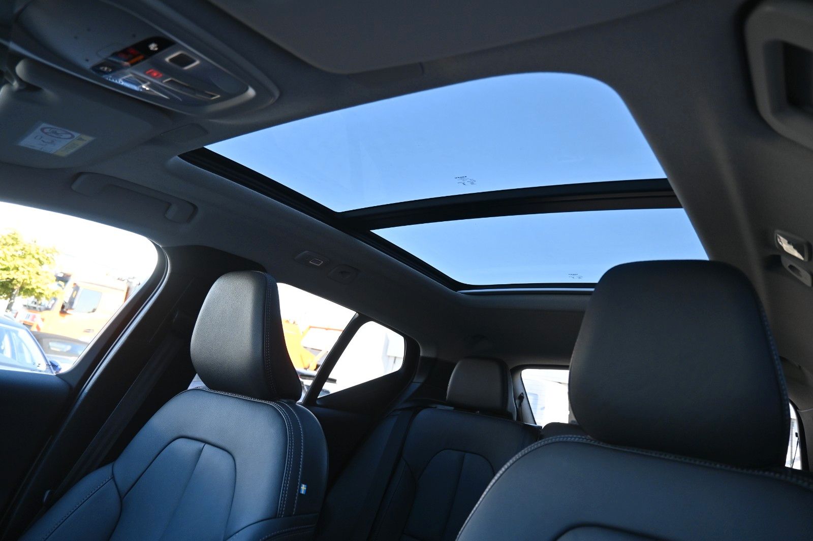 Fahrzeugabbildung Volvo XC40 B4 Dark*FSHZG*360°*PANO*ACC*AHK*PIXEL