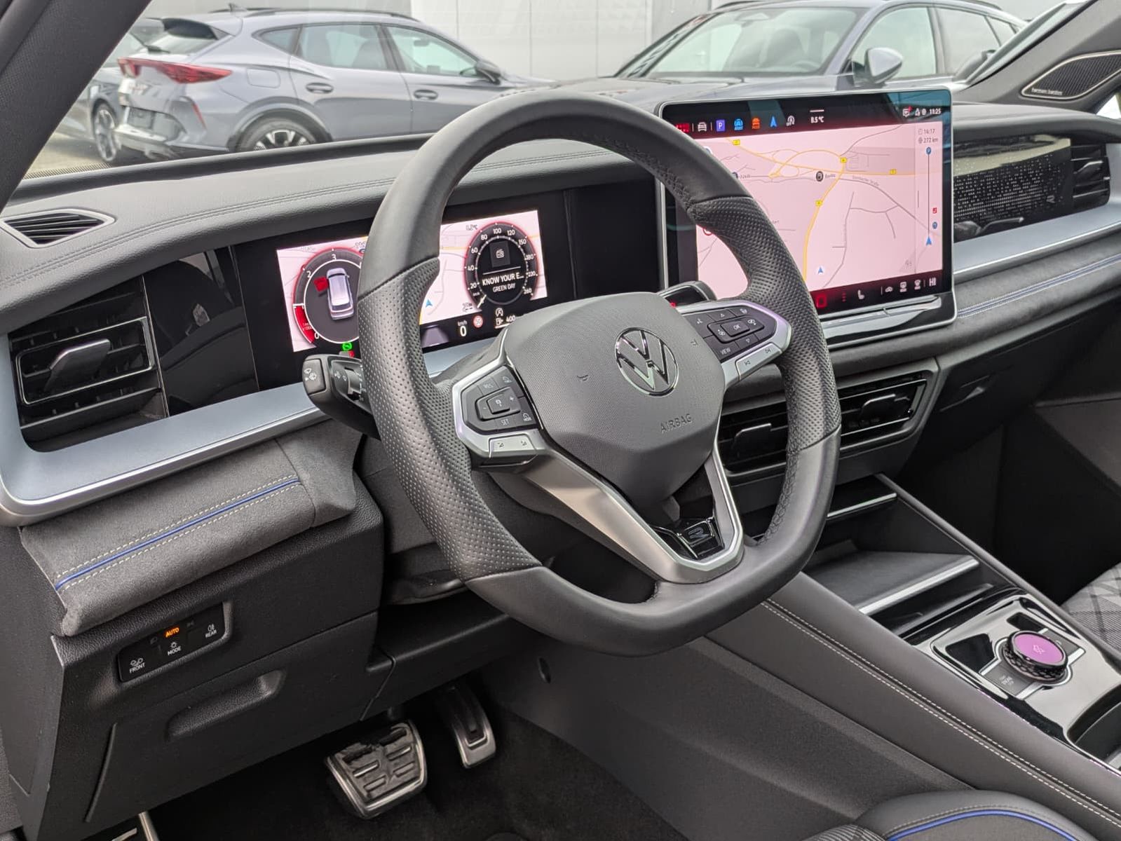 Fahrzeugabbildung Volkswagen Tayron 2.0 TDI 4M R-Line 7Si*MATRIX*AHK*PANO*HUD