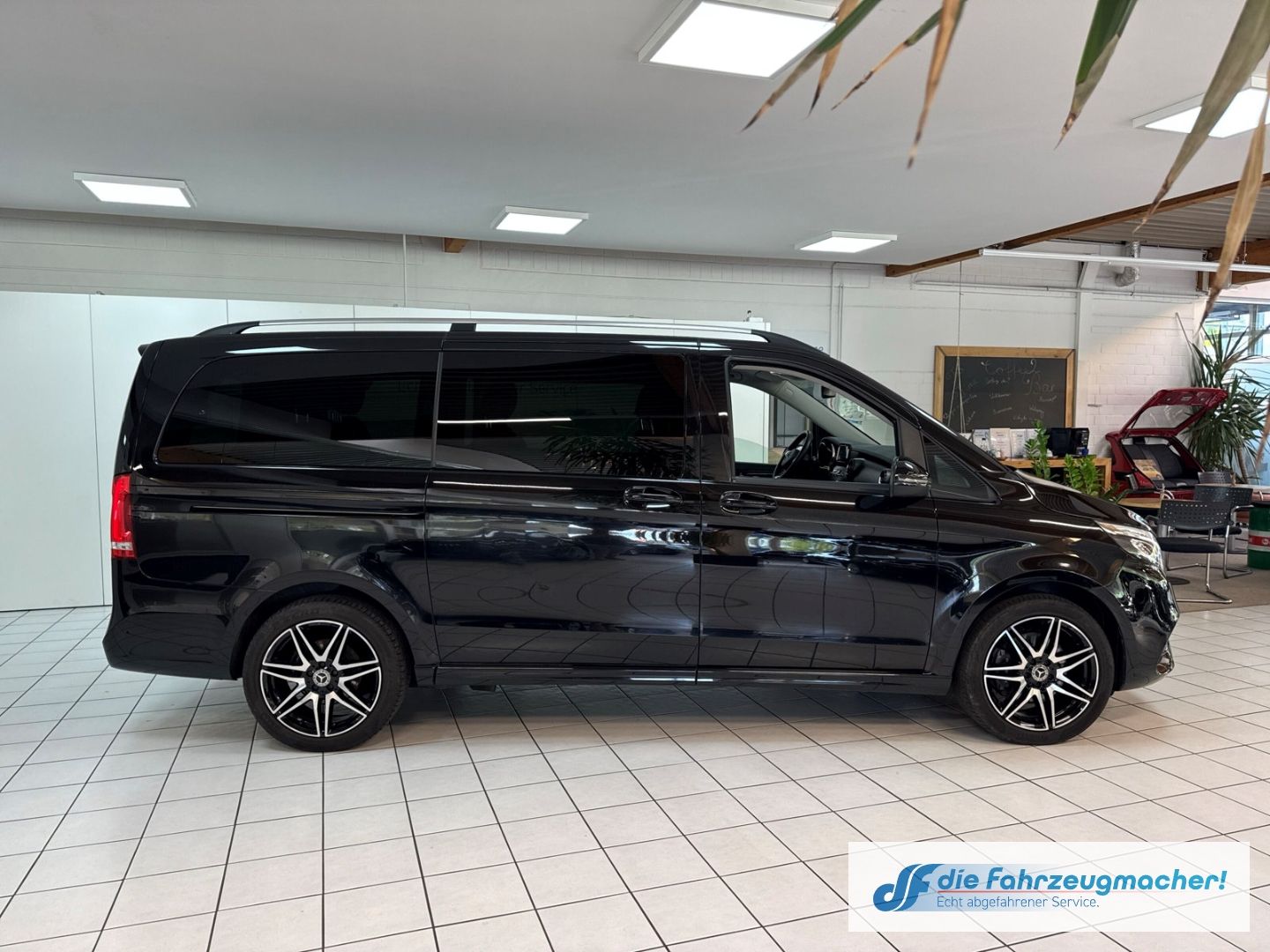 Fahrzeugabbildung Mercedes-Benz V 300 -Klasse  EDITION 2020 4MATIC lang AMG AHK-